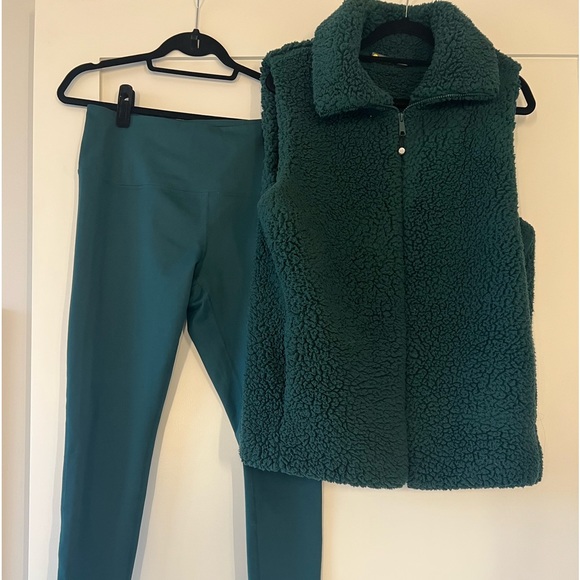 Zella vest with side pockets - Picture 1 of 4